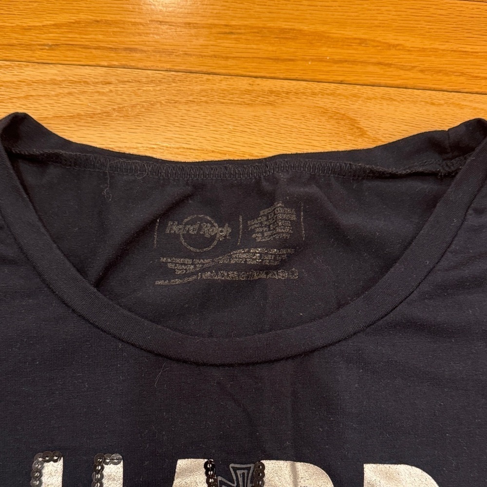 Hard Rock Cafe Tee in Black with White Print - Picture 2 of 4